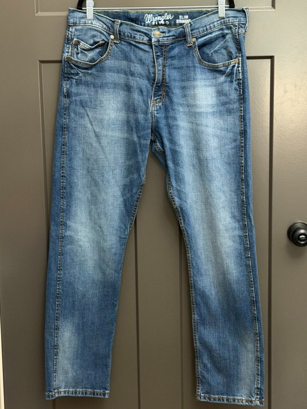 Retro Wrangler Jeans | Slim Straight | Medium Wash | 38x32 | Excellent Condition